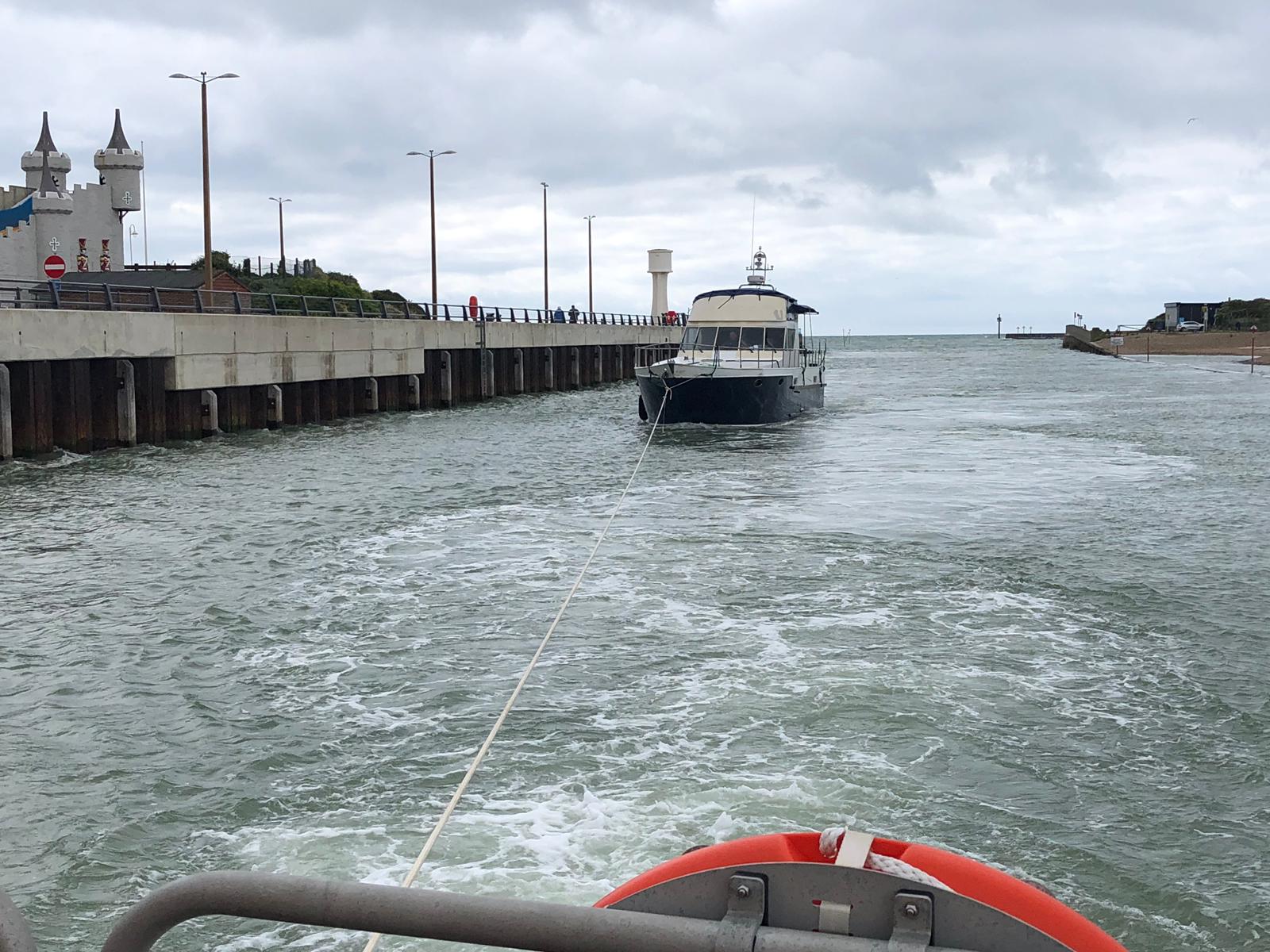 Motorboat with machinery failure