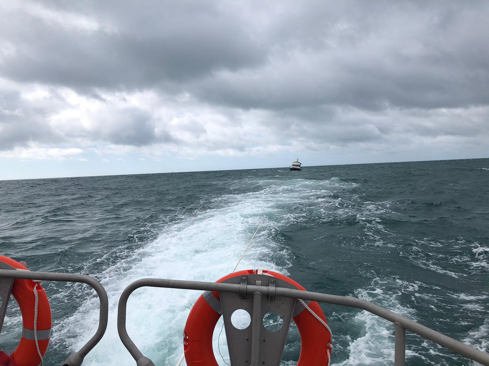 Motorboat with machinery failure