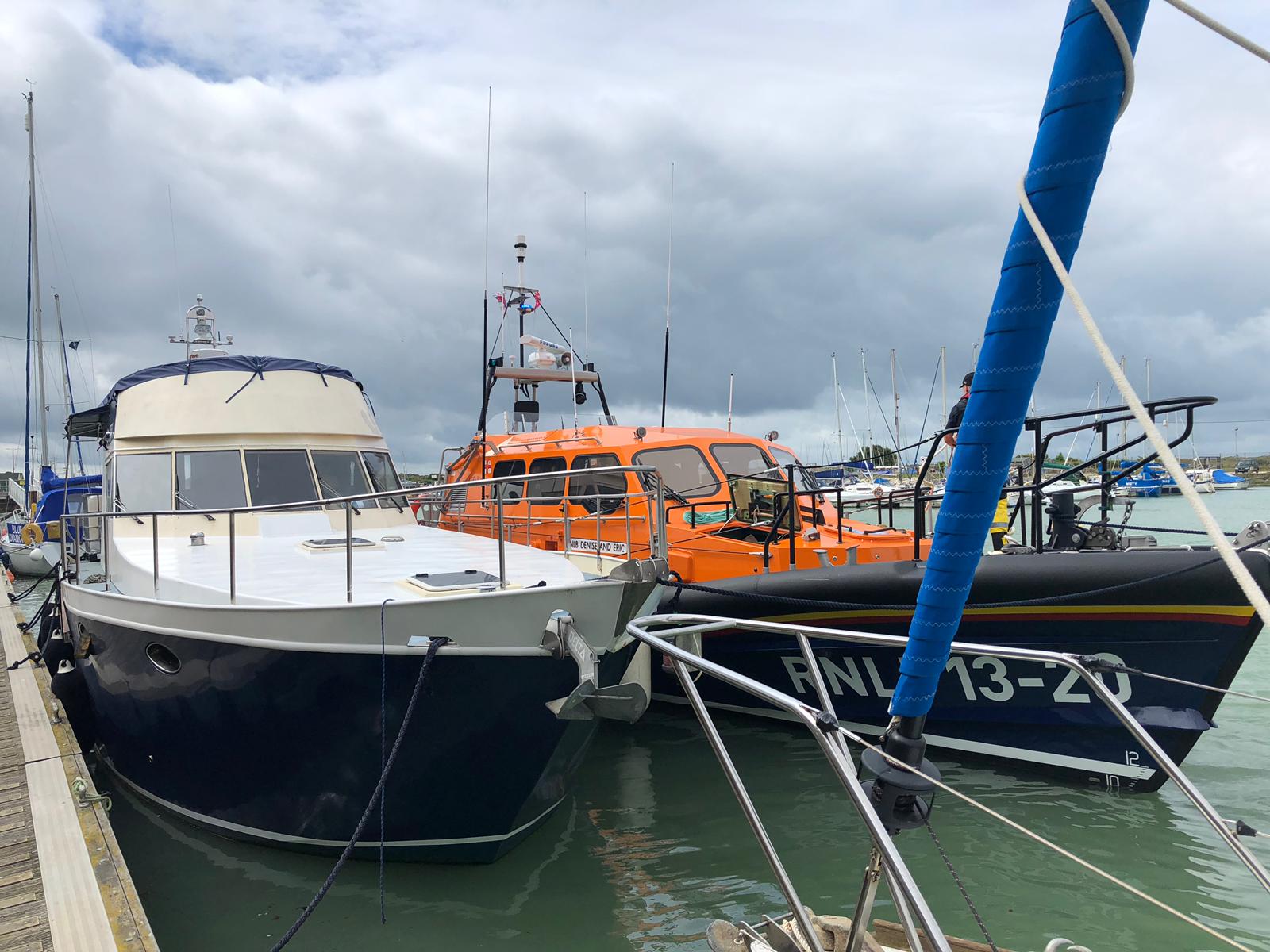 Motorboat with machinery failure