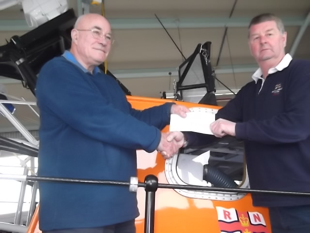 Pete Penycate presenting the cheque to Coxswain Martin Rudwick